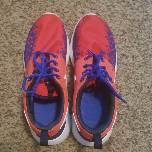 Nike Tennis Shoes Size 6 Youth - Picture 4 of 5